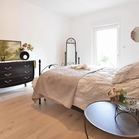 Awesome In With Wifi And 4 Bedrooms *