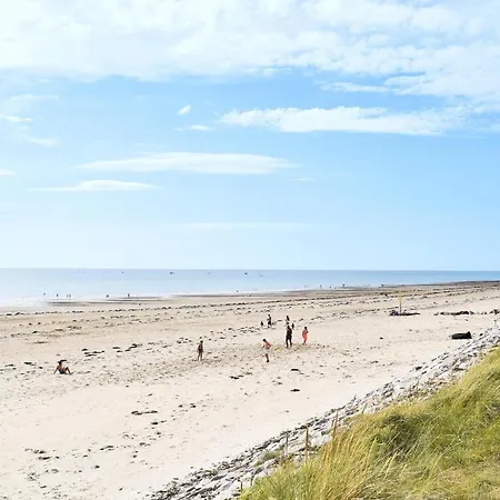 Prázdninový dům Awesome In With Wifi And 4 Bedrooms Hauteville-sur-Mer