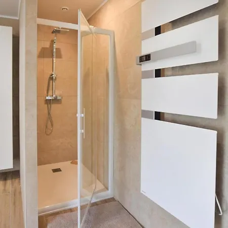 Prázdninový dům Awesome In With Wifi And 4 Bedrooms Hauteville-sur-Mer